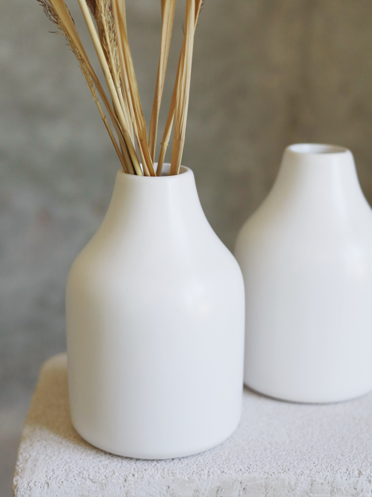 Ваза - бутыль, белая Ваза - бутыль, белая