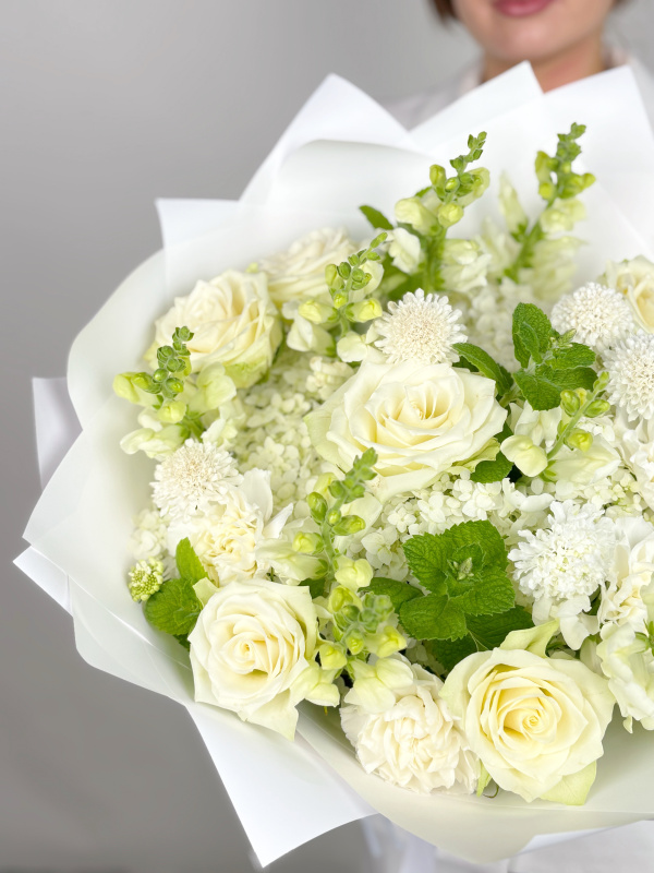 ТОРЖЕСТВЕННЫЙ БУКЕТ В БЕЛЫХ ТОНАХ ТОРЖЕСТВЕННЫЙ БУКЕТ В БЕЛЫХ ТОНАХ