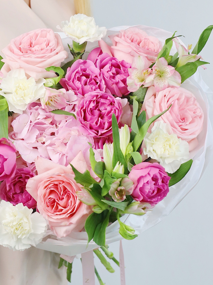 КРУГЛЫЙ БУКЕТ С ПИОНОВИДНЫМИ РОЗАМИ