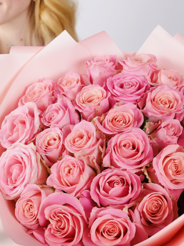 БУКЕТ 25 РОЗ HERMOSA