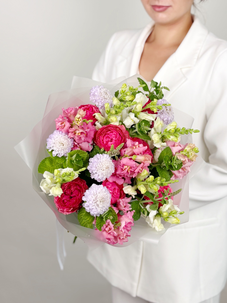 БУКЕТ С ПИОНОВИДНОЙ РОЗОЙ, СКАБИОЗОЙ И МЯТОЙ БУКЕТ С ПИОНОВИДНОЙ РОЗОЙ, СКАБИОЗОЙ И МЯТОЙ